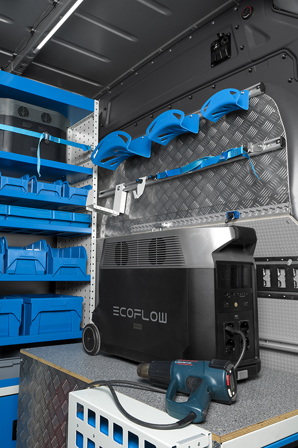 Ecoflow con utensili sul furgone Syncro Torino